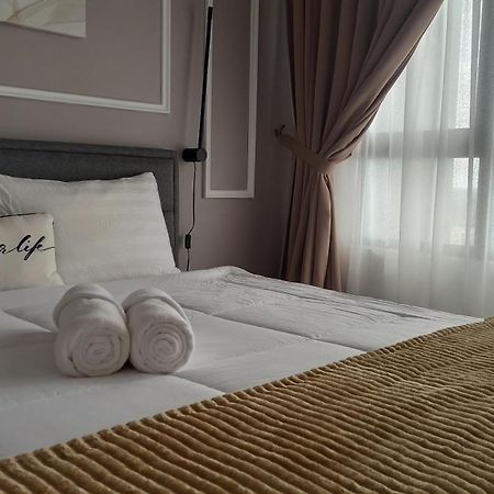 Zulanie Suite Troika Residence: Golden Triangle Oasis with Pool Kota Bharu Exterior photo
